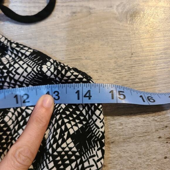 Xhilaration size small petite pocketed romper black and white print all over - Picture 7 of 8